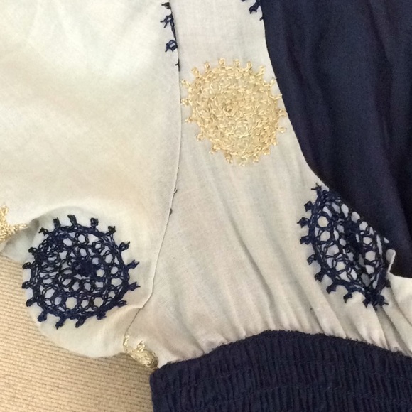 Cindy Lee brand deep-neck dress - Picture 5 of 7